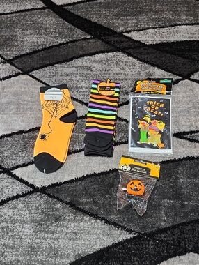 HALLOWEEN THEMED VINTAGE SESAME STREET GOODY BAGS PUMPKIN HOPING TOY & SOCKS